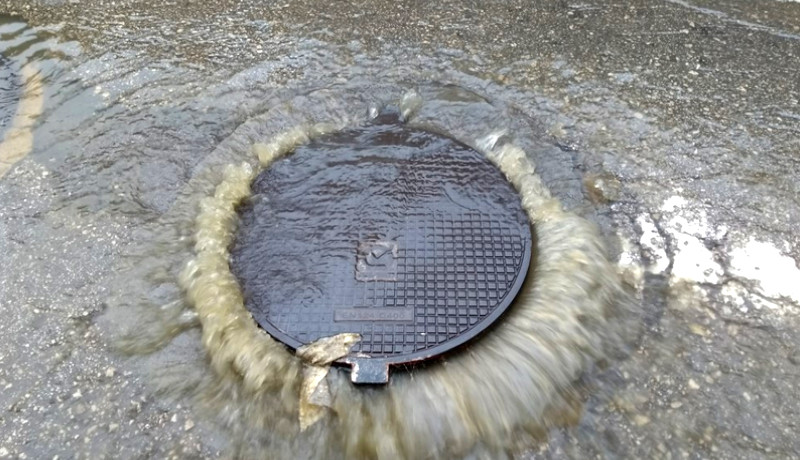 Gestión del aguas de lluvia: Recolección del agua pluvial y uso de pavimento permeable